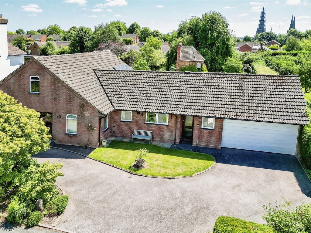 3 bed bungalow for sale in Nether Beacon, Lichfield, Staffordshire WS13, £950,000