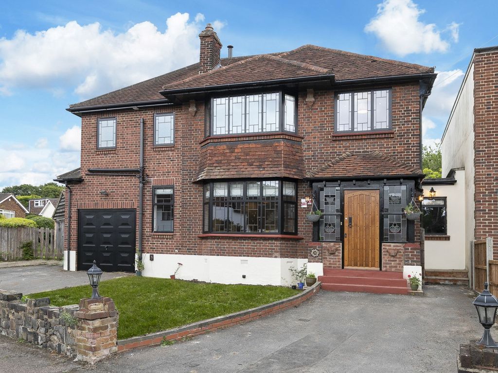 4 bed detached house for sale in Starling Close, Buckhurst Hill IG9, £1,050,000