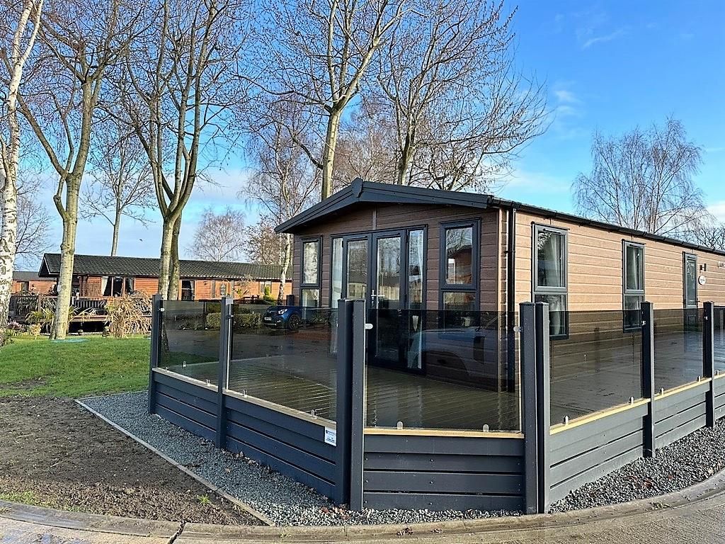 New home, 2 bed mobile/park home for sale in Cliffe Country Lodges, Cliffe Common, Selby YO8, £100,000