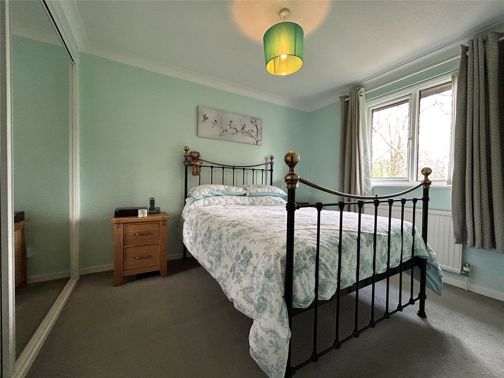 3 bed terraced house for sale in Greenham Wood, Bracknell, Berkshire RG12, £375,000
