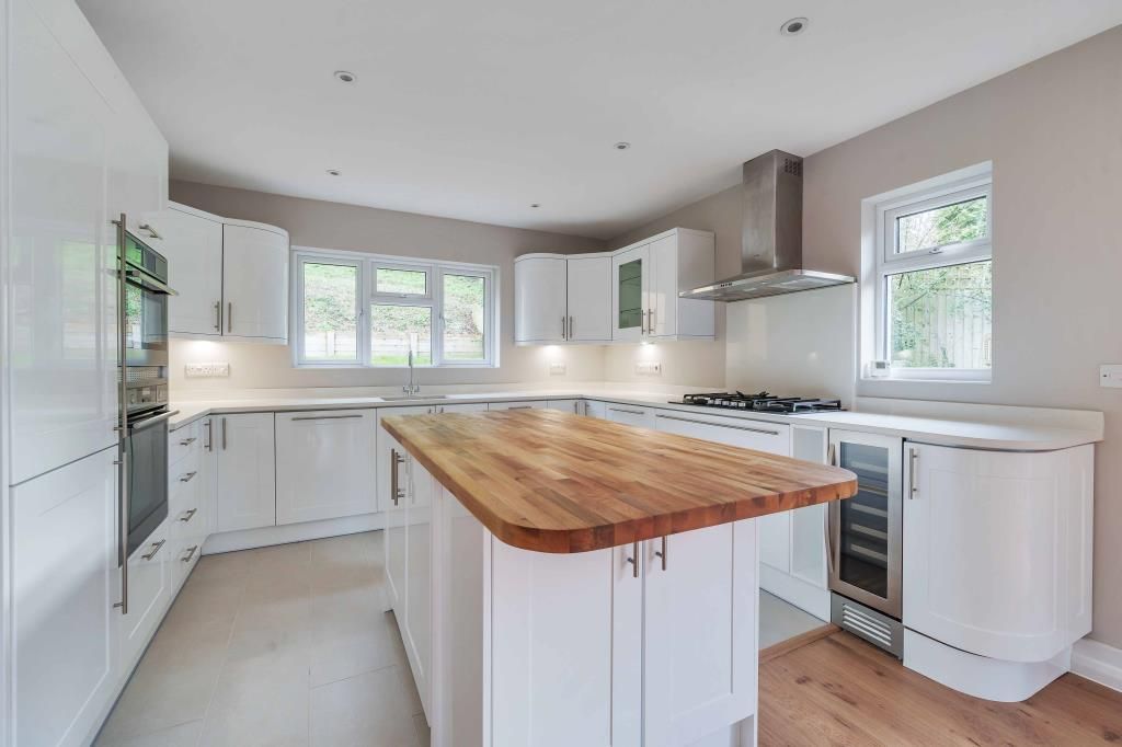 5 bed detached house for sale in Chesham, Buckinghamshire HP5, £850,000