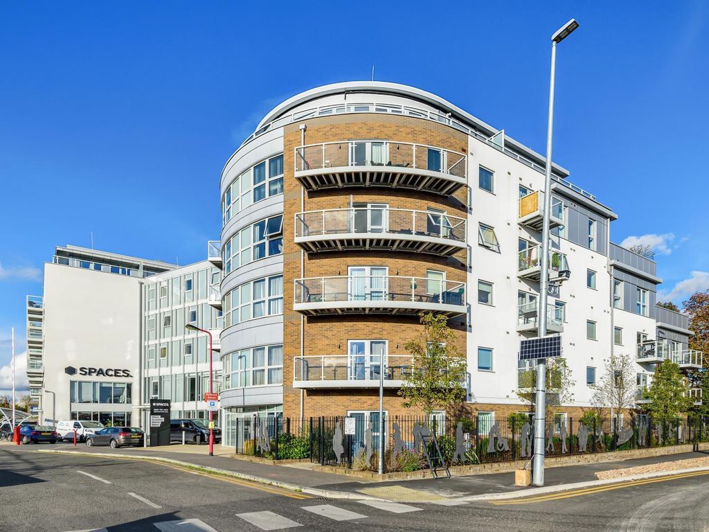 2 bed flat for sale in Austen House, Station View, Guildford GU1, £360,000