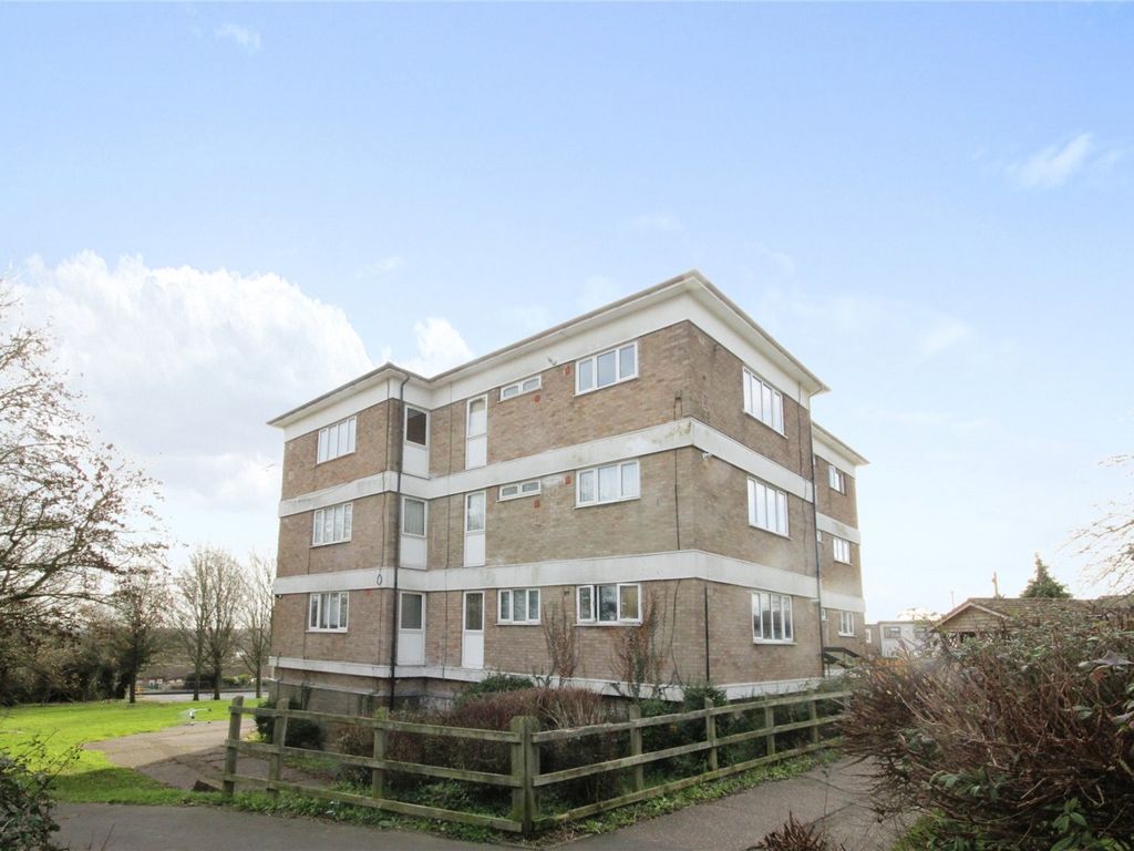 1 bed flat to rent in Polsteads, Basildon SS16, £1,000 pcm