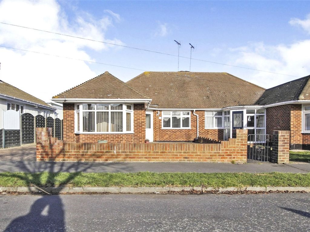 3 bed bungalow for sale in Brettenham Drive, Thorpe Bay, Essex SS1, £450,000
