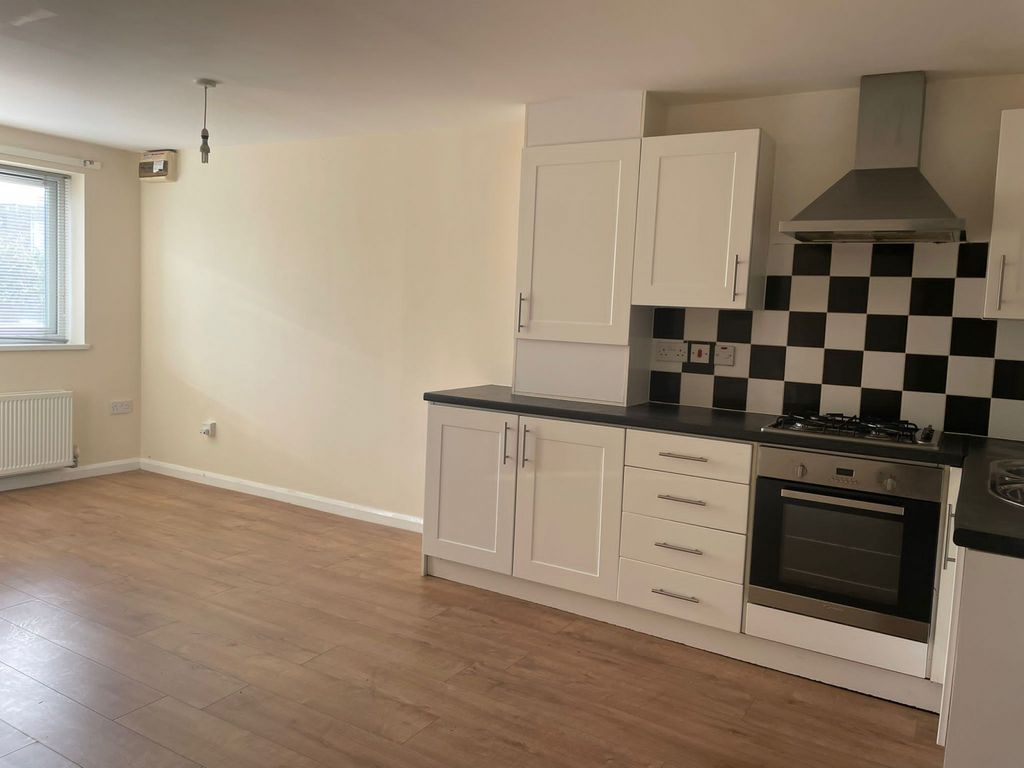 2 bed flat to rent in Tudhoe Lane, Spennymoor, Durham DL16, £425 pcm