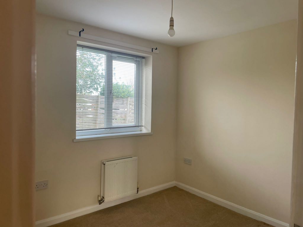 2 bed flat to rent in Tudhoe Lane, Spennymoor, Durham DL16, £425 pcm