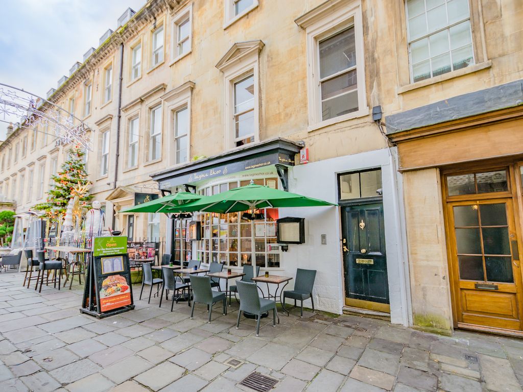 2 bed flat to rent in North Parade, Bath BA1, £1,950 pcm