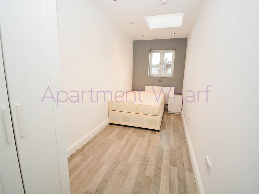 Room to rent in Room C For Ll, Fremantle Road, Ilford IG6, £758 pcm