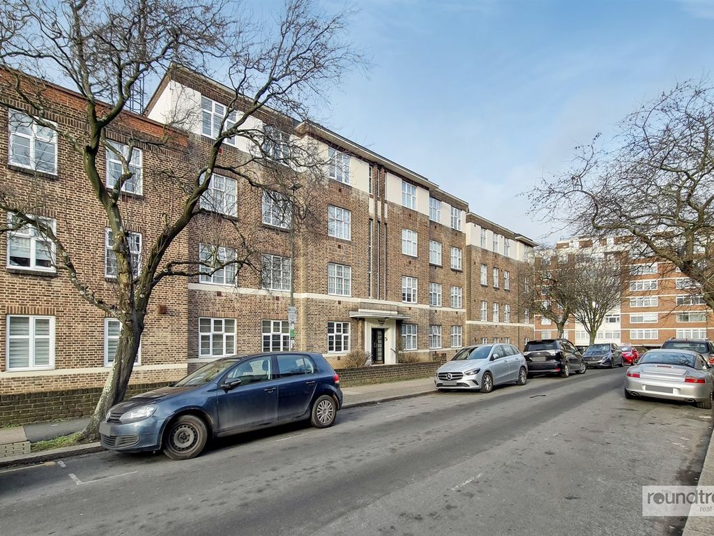 2 bed flat for sale in Windsor Court, Golders Green Road, Golders Green NW11, £600,000
