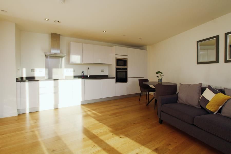 2 bed flat to rent in Lewins Mead, Bristol BS1, £1,950 pcm