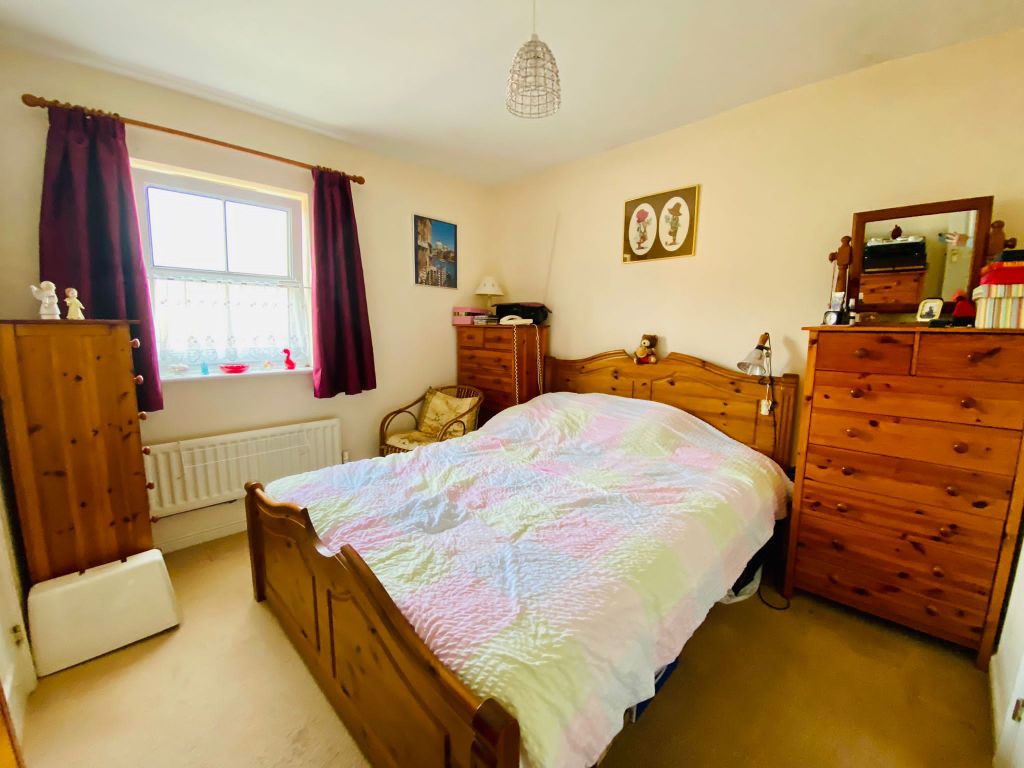 3 bed detached house for sale in Cuckoo Way, Aylesbury HP19, £375,000