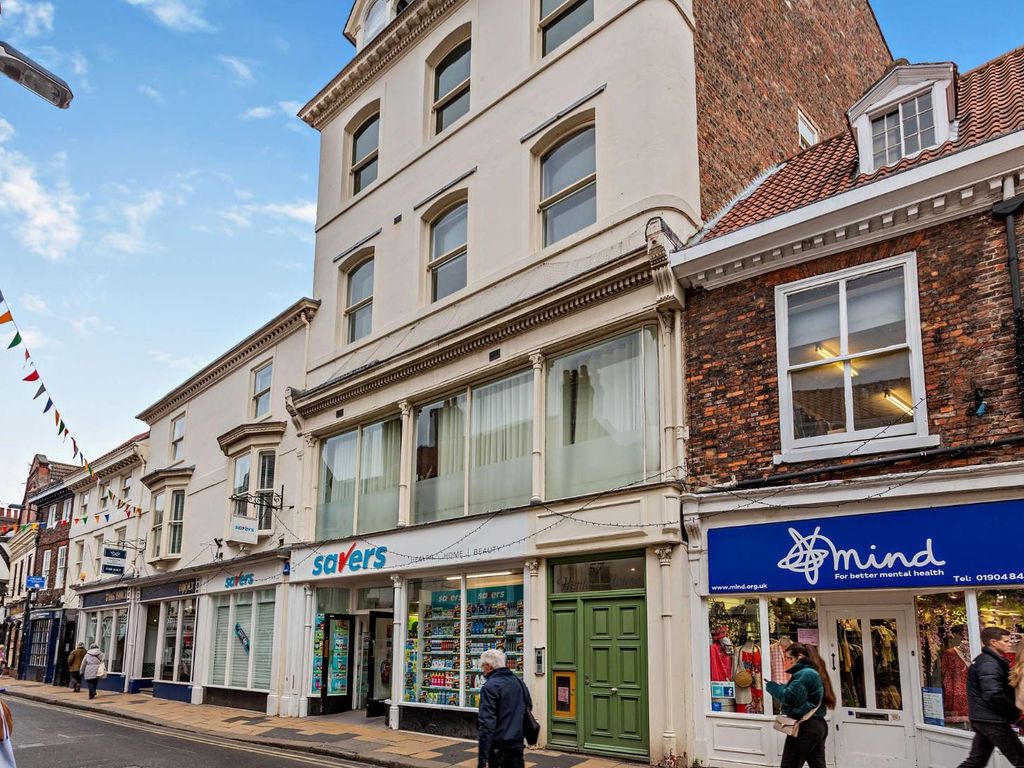 1 bed flat for sale in Goodramgate, York YO1, £400,000