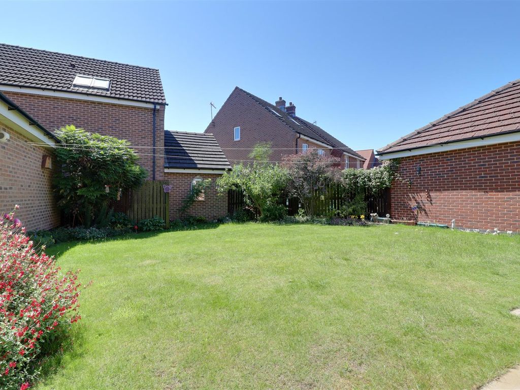 5 bed detached house for sale in Ruskin Way, Brough HU15, £362,500