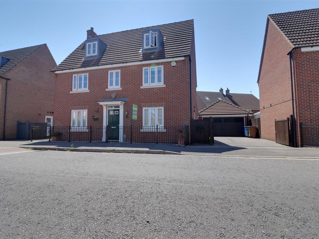 5 bed detached house for sale in Ruskin Way, Brough HU15, £362,500