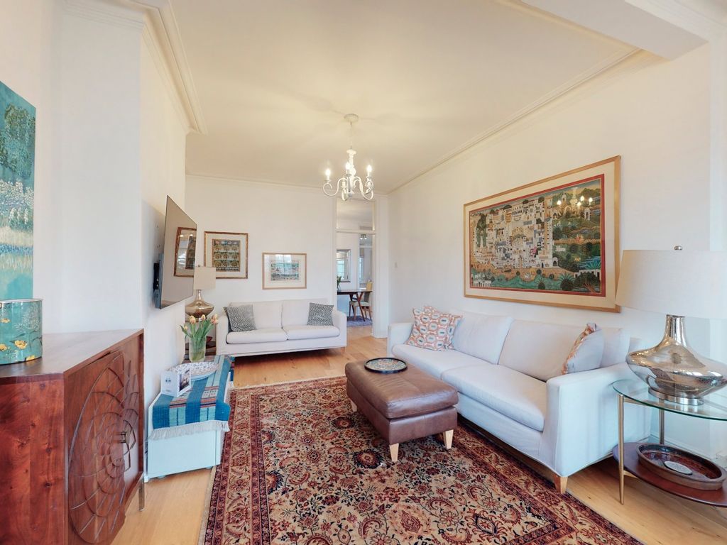 2 bed flat for sale in Abbey House, 1A Abbey Road, St John's Wood, London NW8, £1,150,000