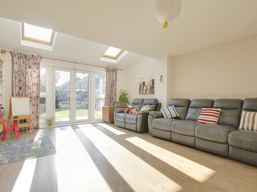 4 bed end terrace house for sale in Overton Road, Worthing BN13, £450,000