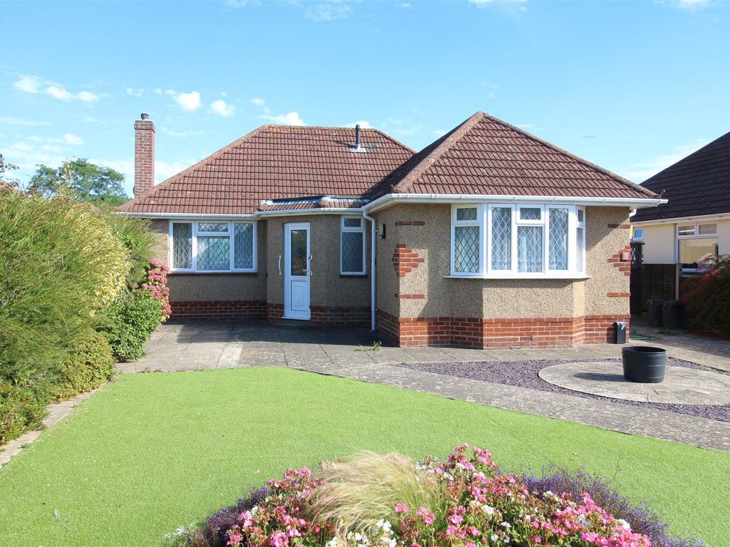 2 bed bungalow for sale in Furze Croft, New Milton, Hampshire BH25, £440,000