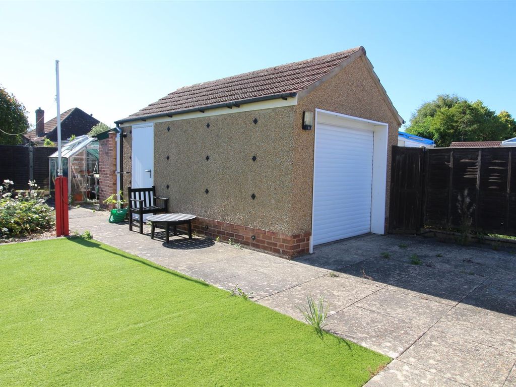 2 bed bungalow for sale in Furze Croft, New Milton, Hampshire BH25, £440,000