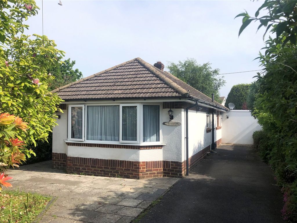 2 bed bungalow for sale in Oak Road, New Milton, Hampshire BH25, £385,000