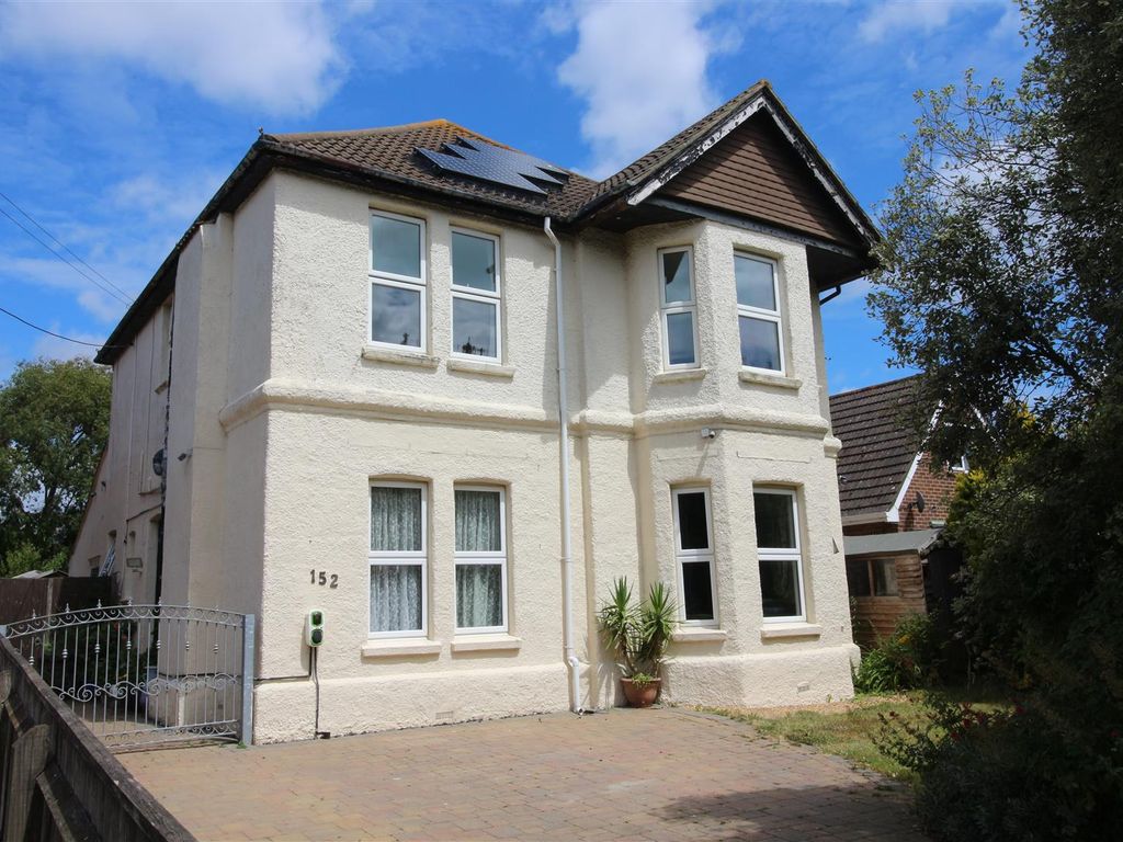 5 bed detached house for sale in Gore Road, New Milton, Hampshire BH25, £599,950