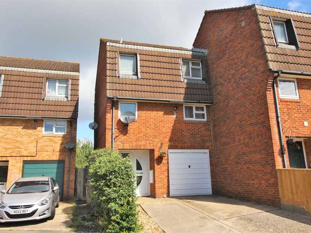 3 bed terraced house for sale in Chaffinch Close, New Milton, Hampshire BH25, £340,000