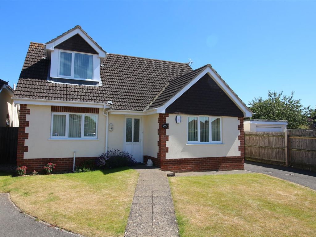 3 bed bungalow for sale in Durland Close, New Milton, Hampshire BH25, £565,000