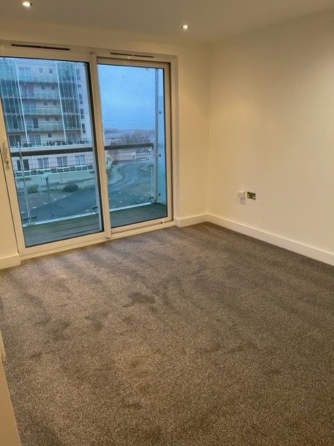 1 bed flat to rent in Ayton Drive, Portland DT5, £725 pcm