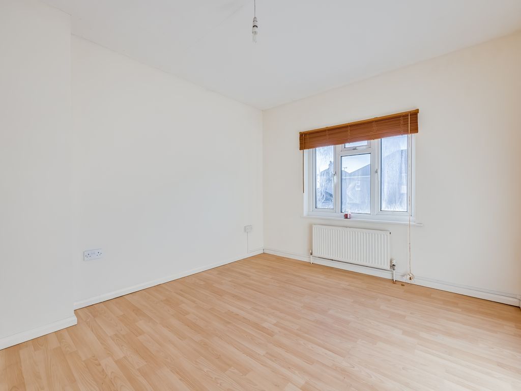 1 bed maisonette for sale in Farewell Place, Mitcham CR4, £275,000