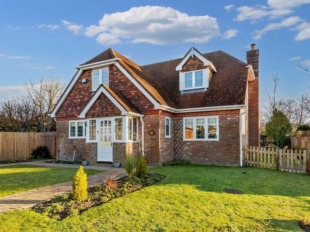 3 bed detached house for sale in Beaconsfield Road, Chelwood Gate RH17, £775,000