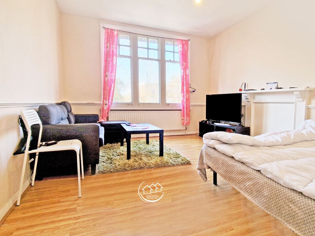 2 bed flat for sale in Palmerston Road, London N22, £365,000