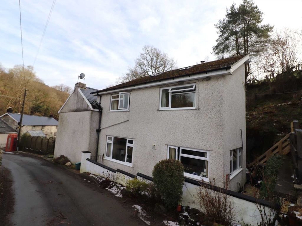 4 bed detached house for sale in Tal Y Wern, Machynlleth SY20, £375,000
