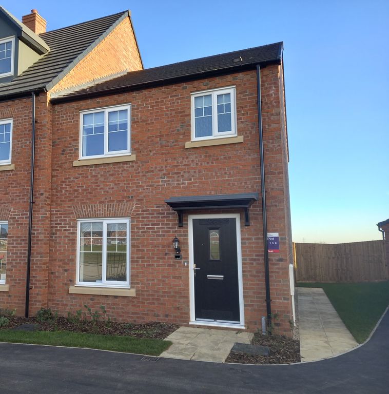 3 bed semi-detached house to rent in Burnham Way, Sleaford NG34, £900 pcm