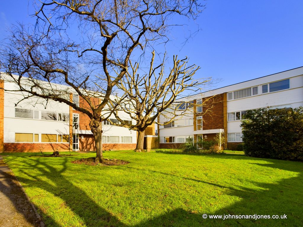 2 bed flat for sale in Hazelbank Court, Chertsey KT16, £245,000