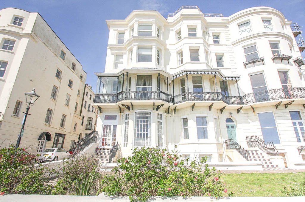2 bed flat to rent in Marine Parade, Brighton BN2, £1,700 pcm