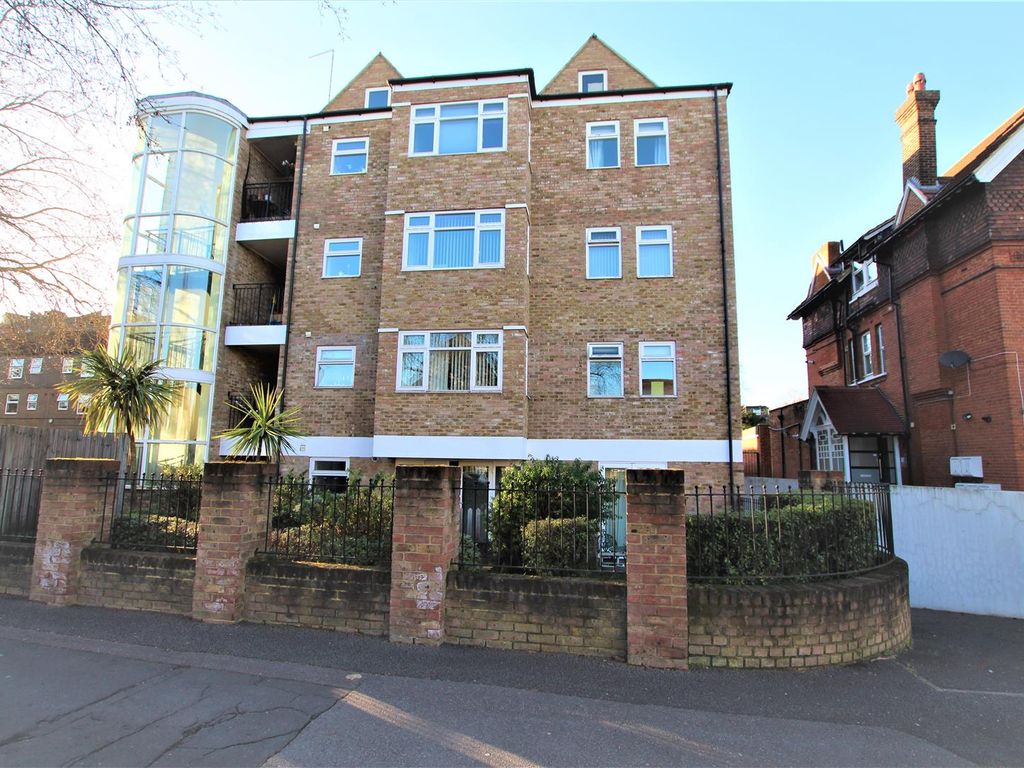 1 bed flat to rent in Roca Court, Hermon Hill, Wanstead E11, £1,600 pcm