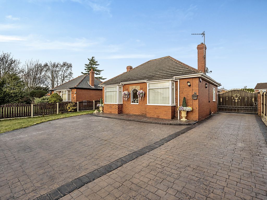 5 bed detached bungalow for sale in Greens Road, Dunsville, Doncaster DN7, £400,000