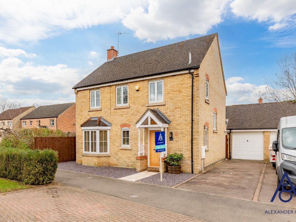 4 bed detached house for sale in Corncrake Way, Bicester, Oxfordshire OX26, £490,000