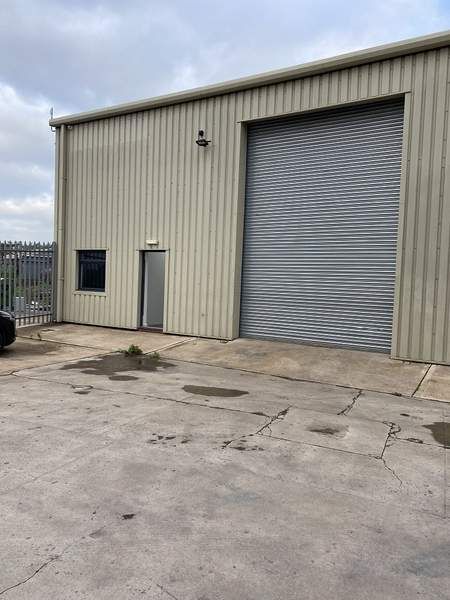 Light industrial to let in Four Ashes Industrial Estate Station Road, Four Ashes WV10, Non quoting