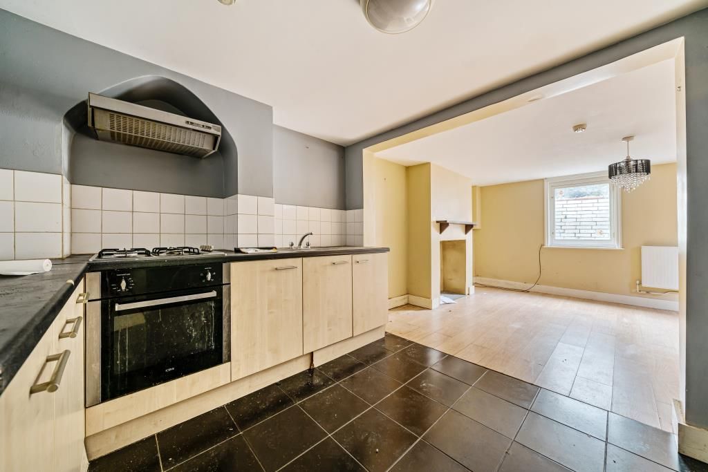 5 bed flat for sale in Reading, Berkshire RG1, £550,000
