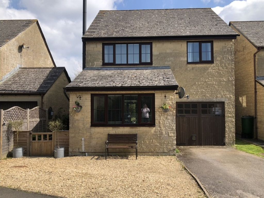 4 bed detached house for sale in Mullins Close, Chippenham SN14, £490,000