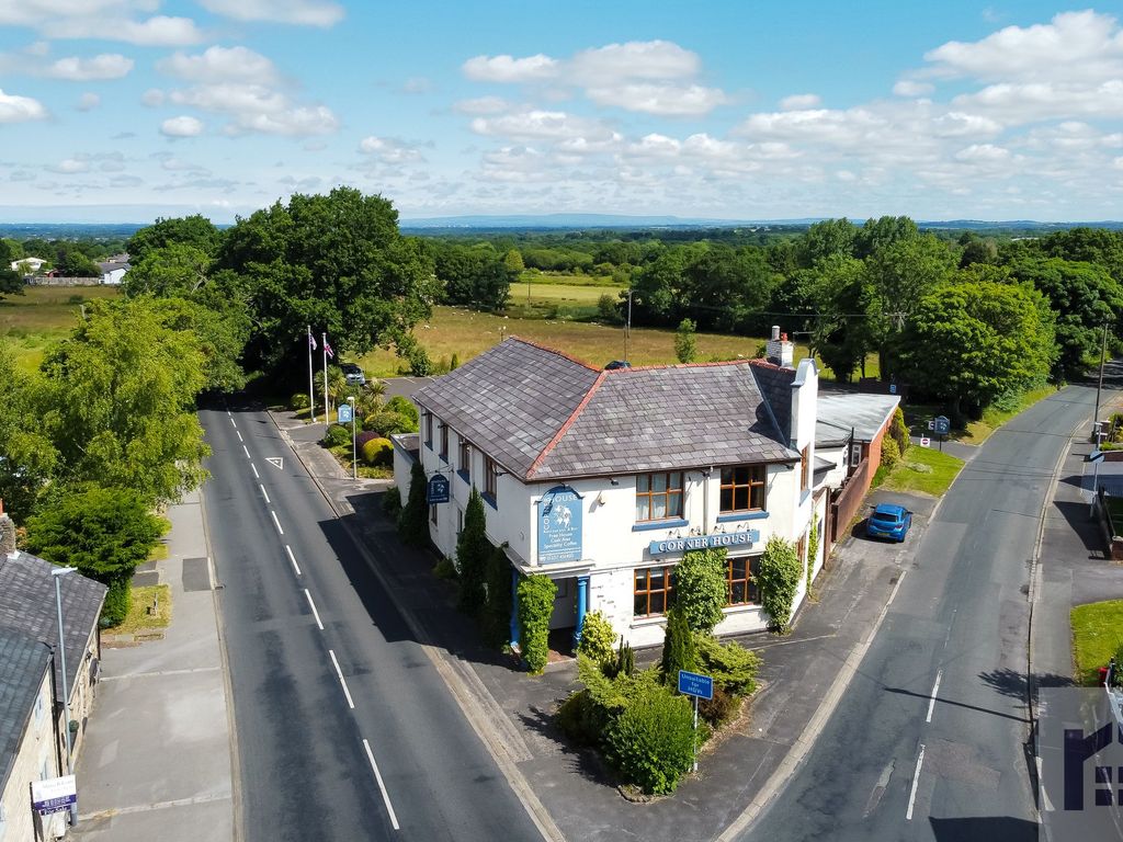 3 bed property for sale in Wrightington Bar, Wrightington WN6, £650,000