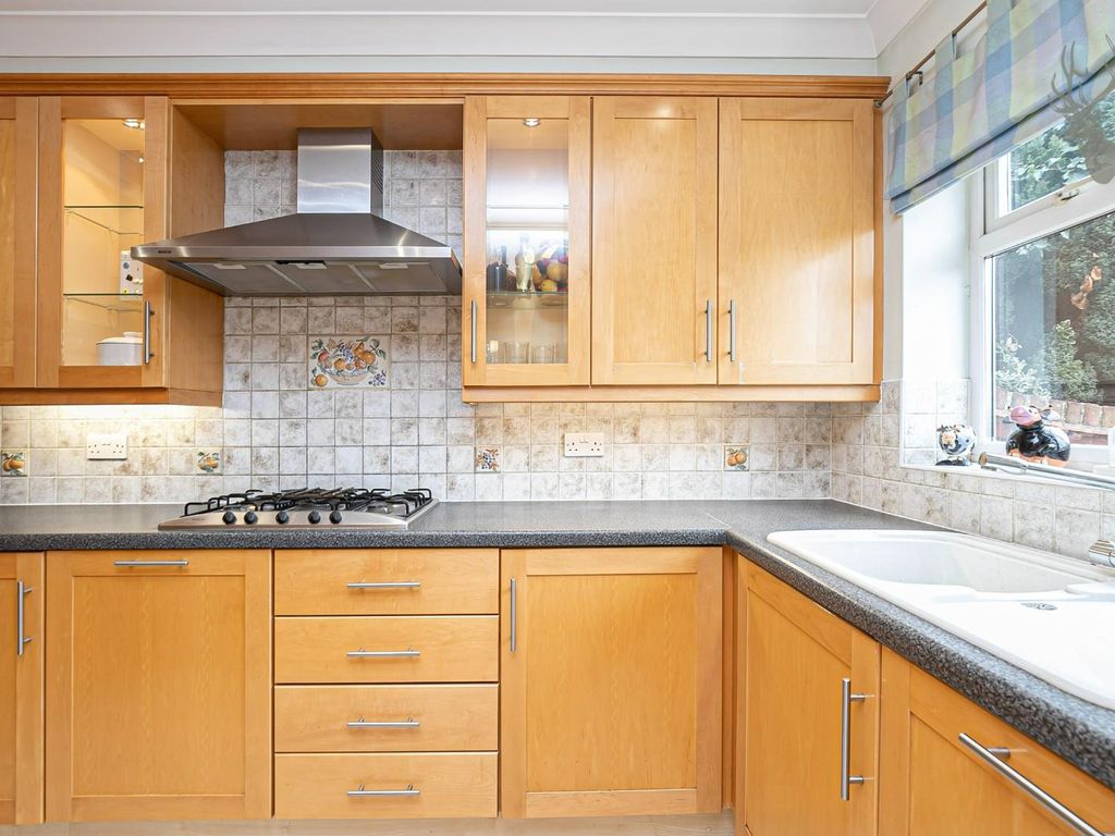 3 bed property for sale in Middleton Avenue, London E4, £550,000