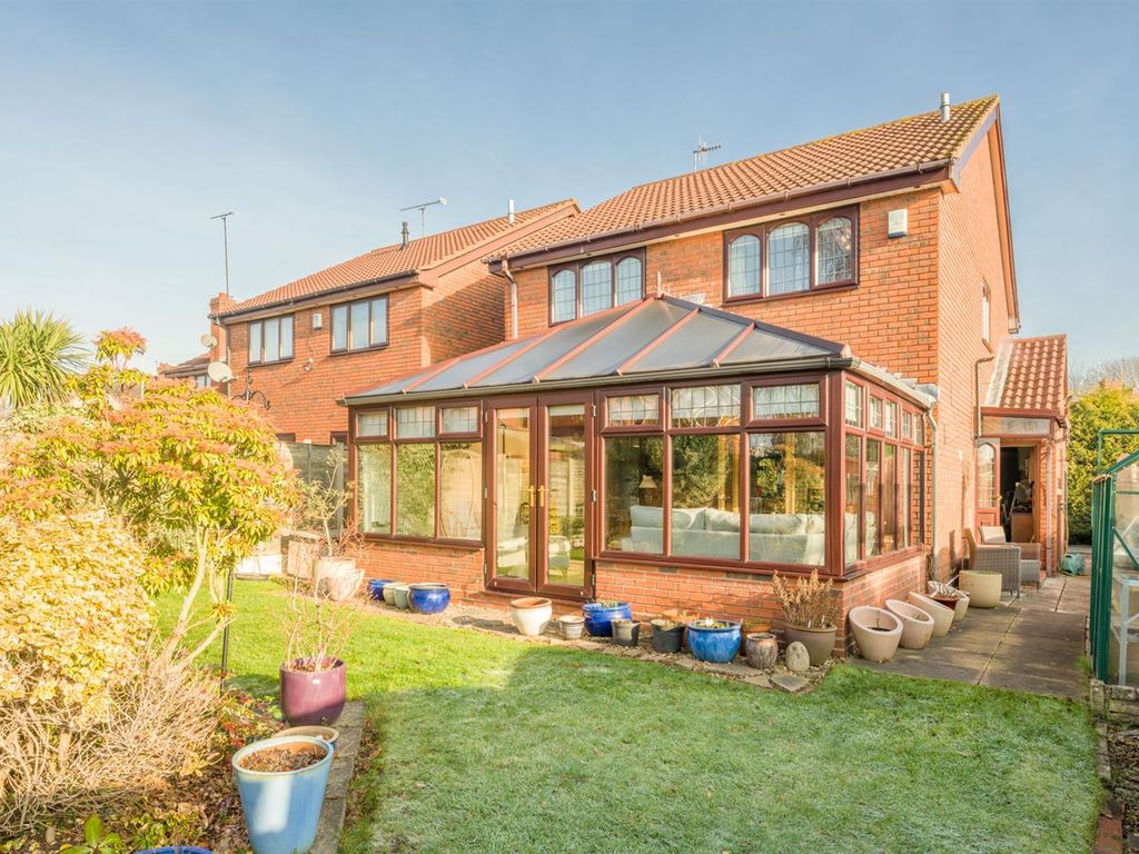 4 bed detached house for sale in Dudley Road, Wall Heath DY6, £400,000