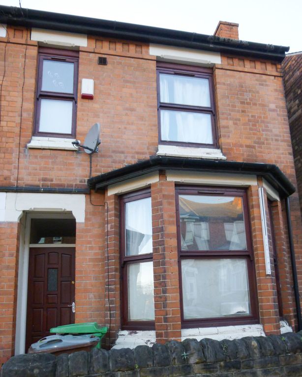 6 bed terraced house to rent in Kimbolton Avenue, Nottingham NG7, £477 pcm