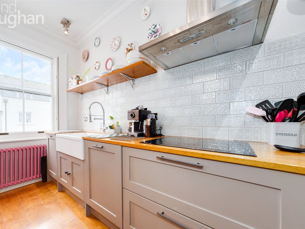 2 bed flat for sale in Hove Place, Hove BN3, £875,000