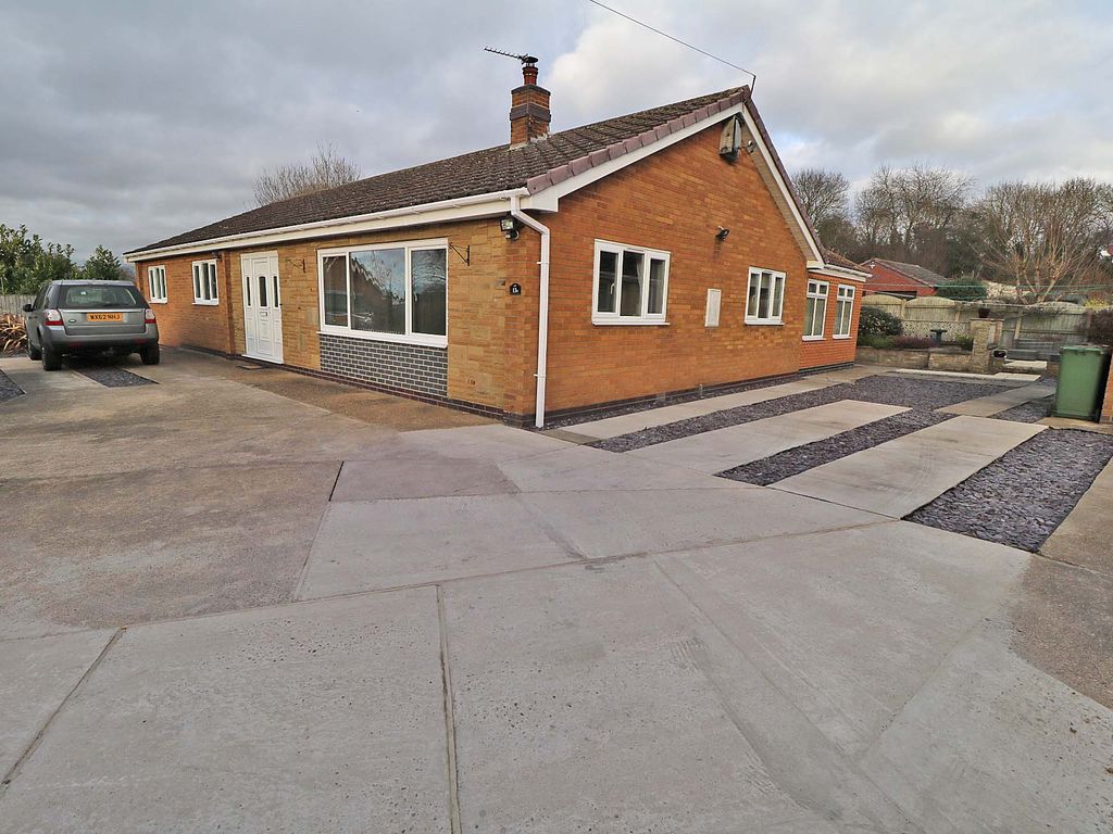4 bed detached bungalow for sale in Eastoft Road, Crowle, Scunthorpe DN17, £475,000