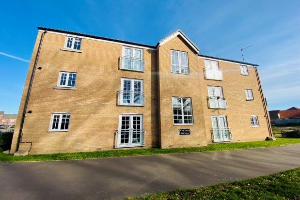 2 bed flat to rent in Egyptian Goose Road, Norwich NR7, £975 pcm