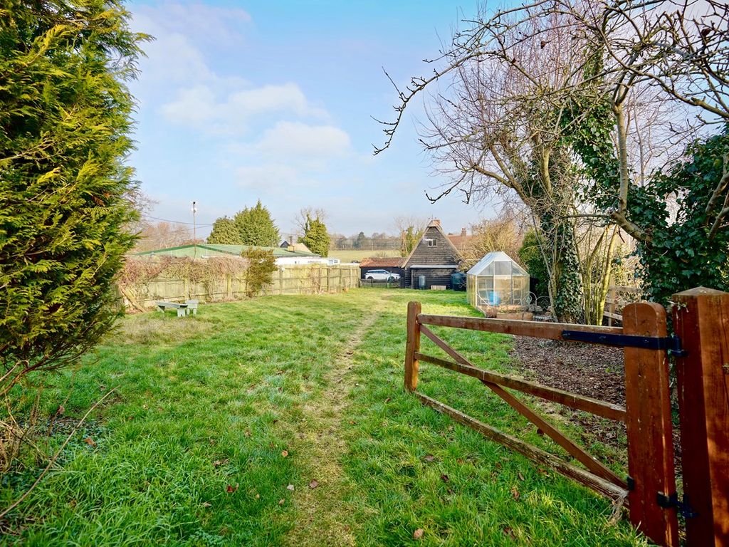 3 bed cottage for sale in Honeydon, Bedford MK44, £430,000
