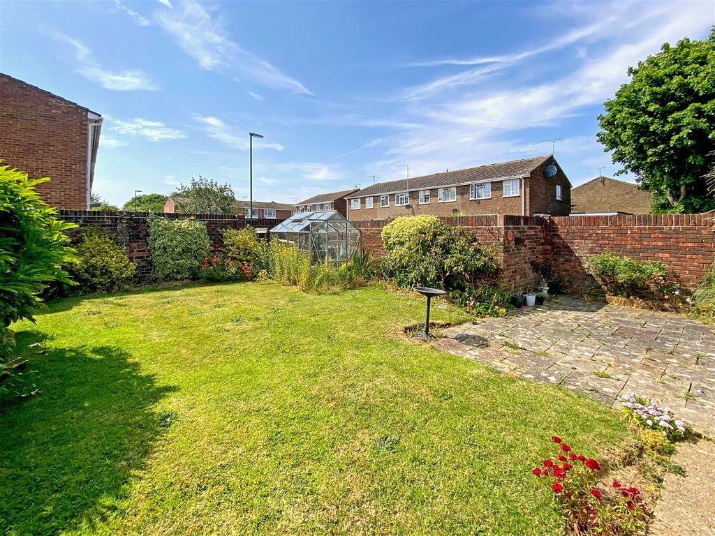 3 bed property for sale in Timberleys, Littlehampton BN17, £370,000