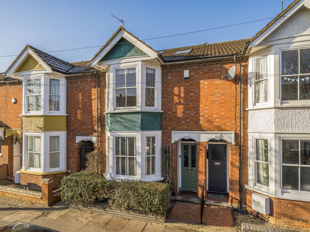 4 bed property for sale in Dudley Street, Bedford MK40, £465,000
